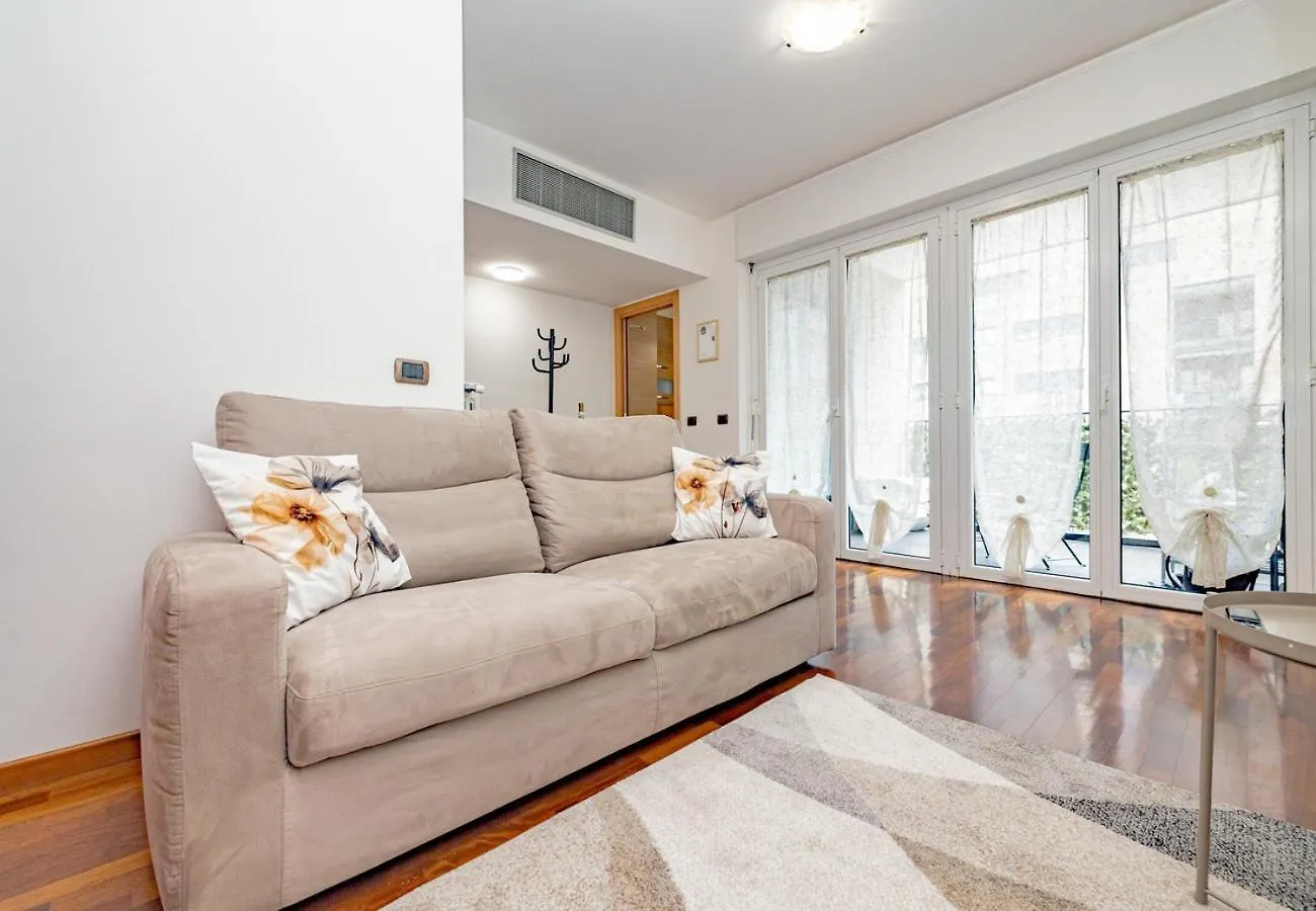 Apartment University Bicocca- Arcimboldi'S Terrace & Private Parking Milan